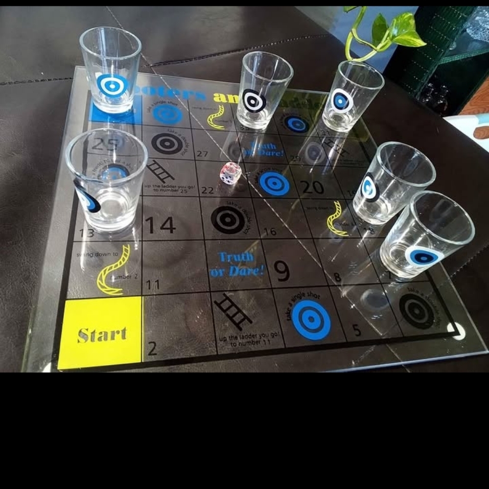 Chutes and Ladders Shot Glass Game Set